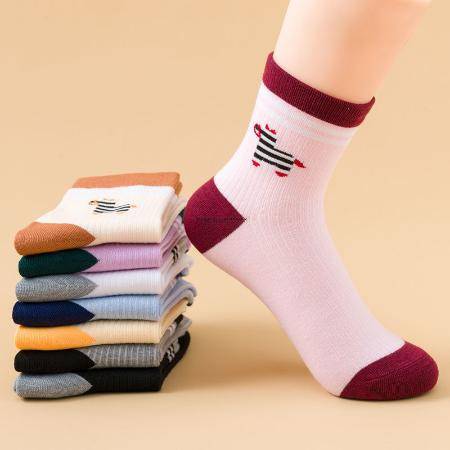 秋冬保暖新風尚 韓版中筒襪，百搭防臭的貼心守護