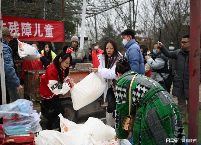 凝聚愛心，點(diǎn)亮希望 木森、紅豆團(tuán)隊(duì)為明慧陽光家園捐贈近二十萬元物資